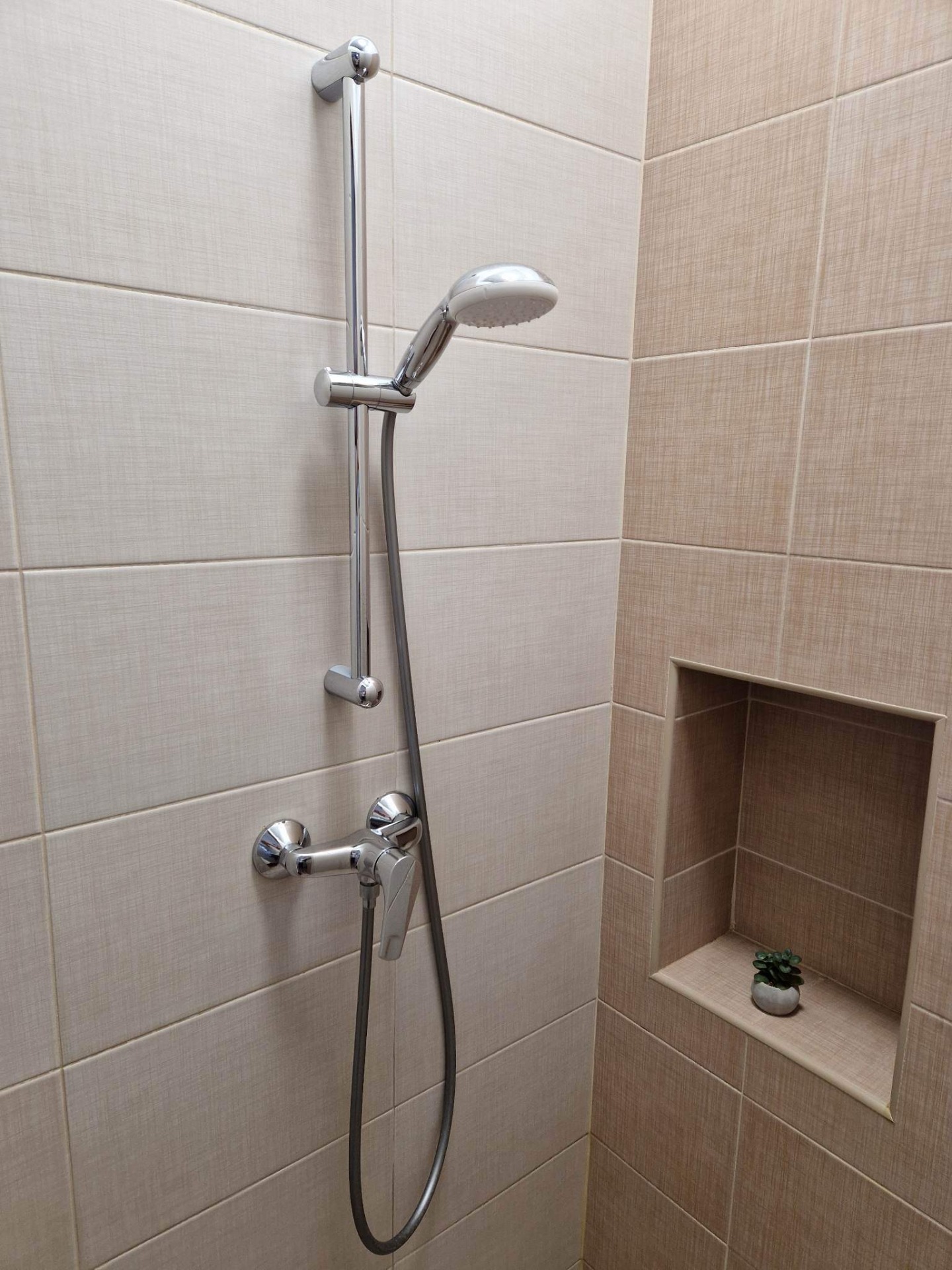 Zuhanyrúd felszerelése, csaptelep cseréje